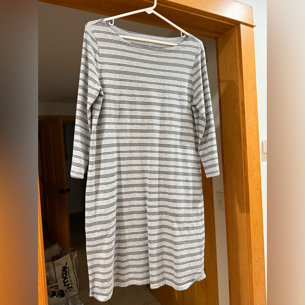 Garnets hill organic cotton dress . Cute side pockets